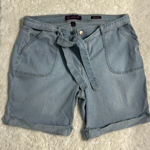 Gloria Vanderbilt denim Bermuda shorts with belt